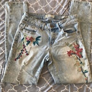 Jessica Simpson Flower Embroidered Jeans Size 25